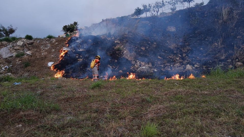 Queda liquidado incendio de pastizal provocado en Real del Bosque. PC Chiapas