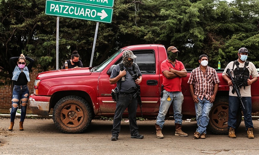 En Michoacán, agricultores  son asediados por dos grupos criminales: el CJNG y Los Viagras.