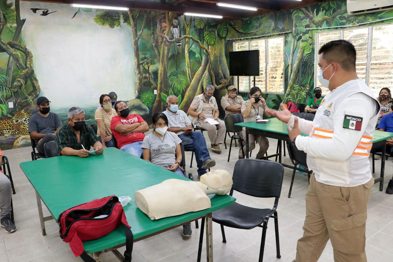 Ayuntamiento de Tuxtla capacita a locatarios y personal del ZooMAT en el uso adecuado de alimentos y primeros auxilios
