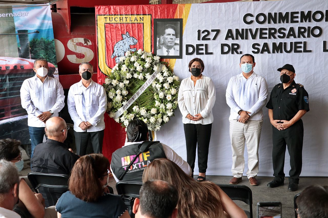Conmemoran autoridades municipales de TGZ natalicio del Dr. Samuel León Brindis, exgobernador de Chiapas.