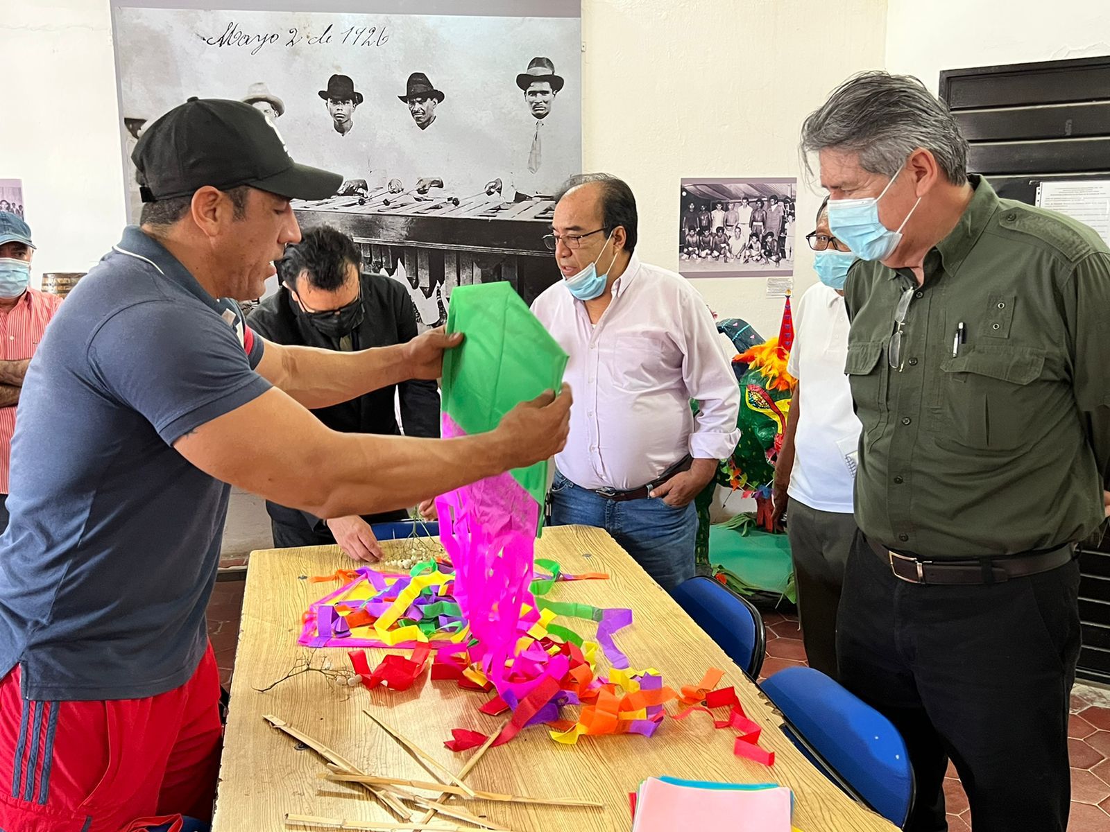 Inaugura Carlos Morales mural Árbol de la Sabiduría y el Conocimiento en Casa de la Cultura de Terán