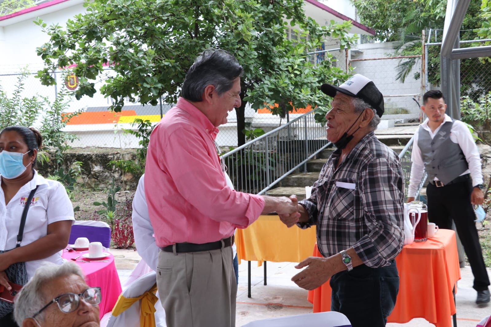 El sistema DIF Tuxtla llevó a cabo la celebración del Día del Abuelo en “Casa Taller de Formación Integral”, en la colonia 24 de Junio de TGZ