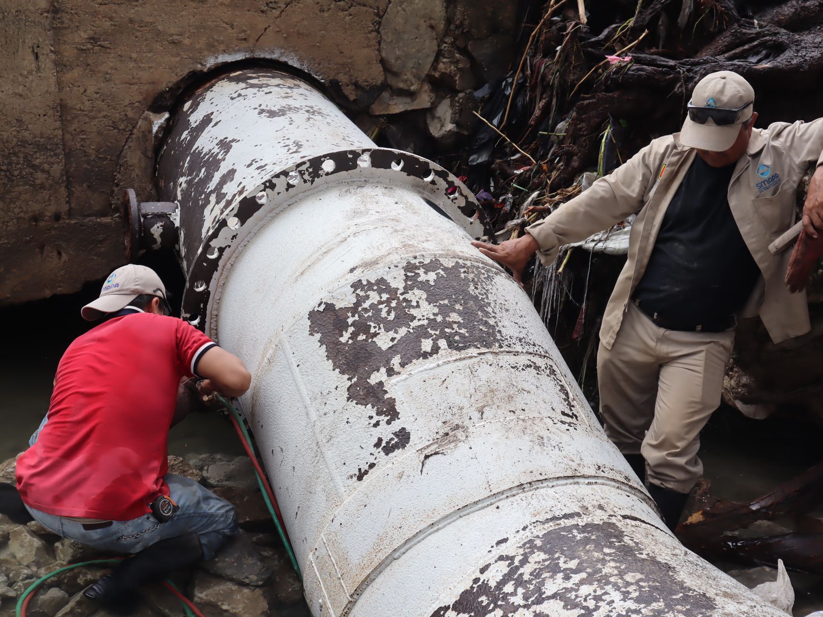 Continúa SMAPA con los trabajos de reparación de fuga de agua en Brazo Norte Nuevo en TGZ