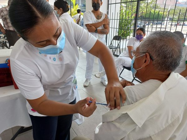 Inicia Secretaría de Salud Municipal vacunación contra Influenza