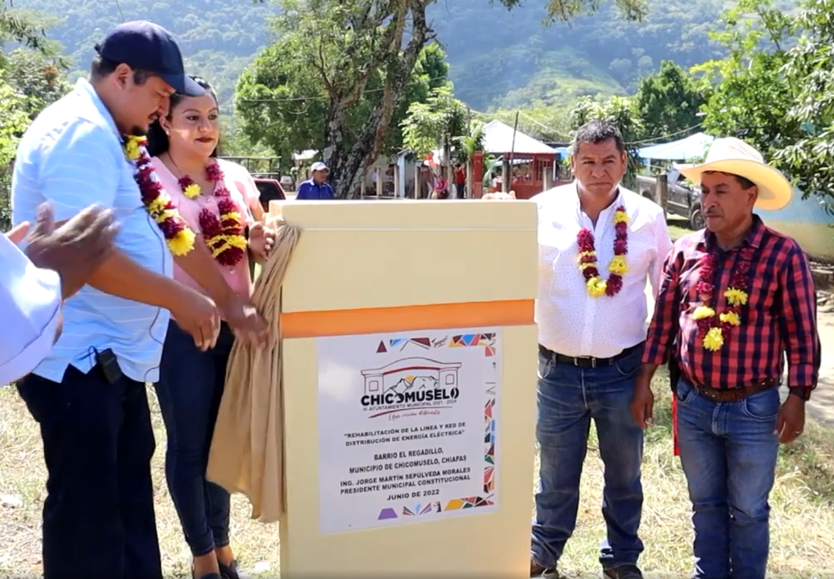 *Alcalde Jorge Martín Sepúlveda Morales, inauguró obras de electrificación en el Barrio ‘El Regadillo’, Chicomuselo, Chiapas.