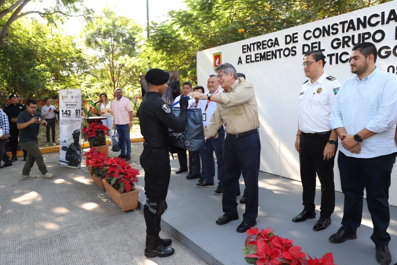 Encabeza Carlos Morales entrega de constancias y reconocimientos a integrantes del GOT por su contribución a reducir delitos en Tuxtla