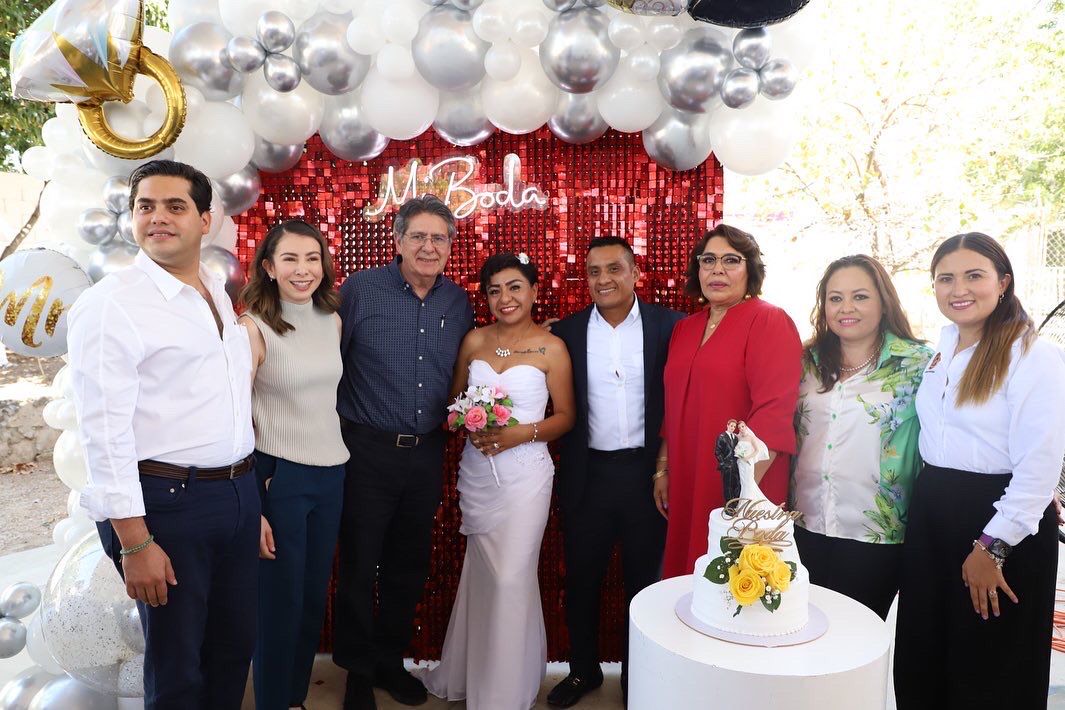 Bodas colectivas en Tuxtla: Carlos Morales acompaña a 61 parejas que formalizan su amor