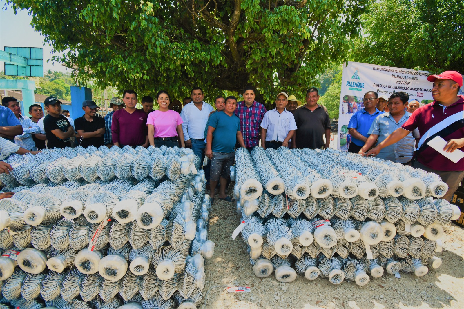 Entrega de Compromisos Sociales a los habitantes del ejido Nueva Galilea en Palenque, Chiapas.