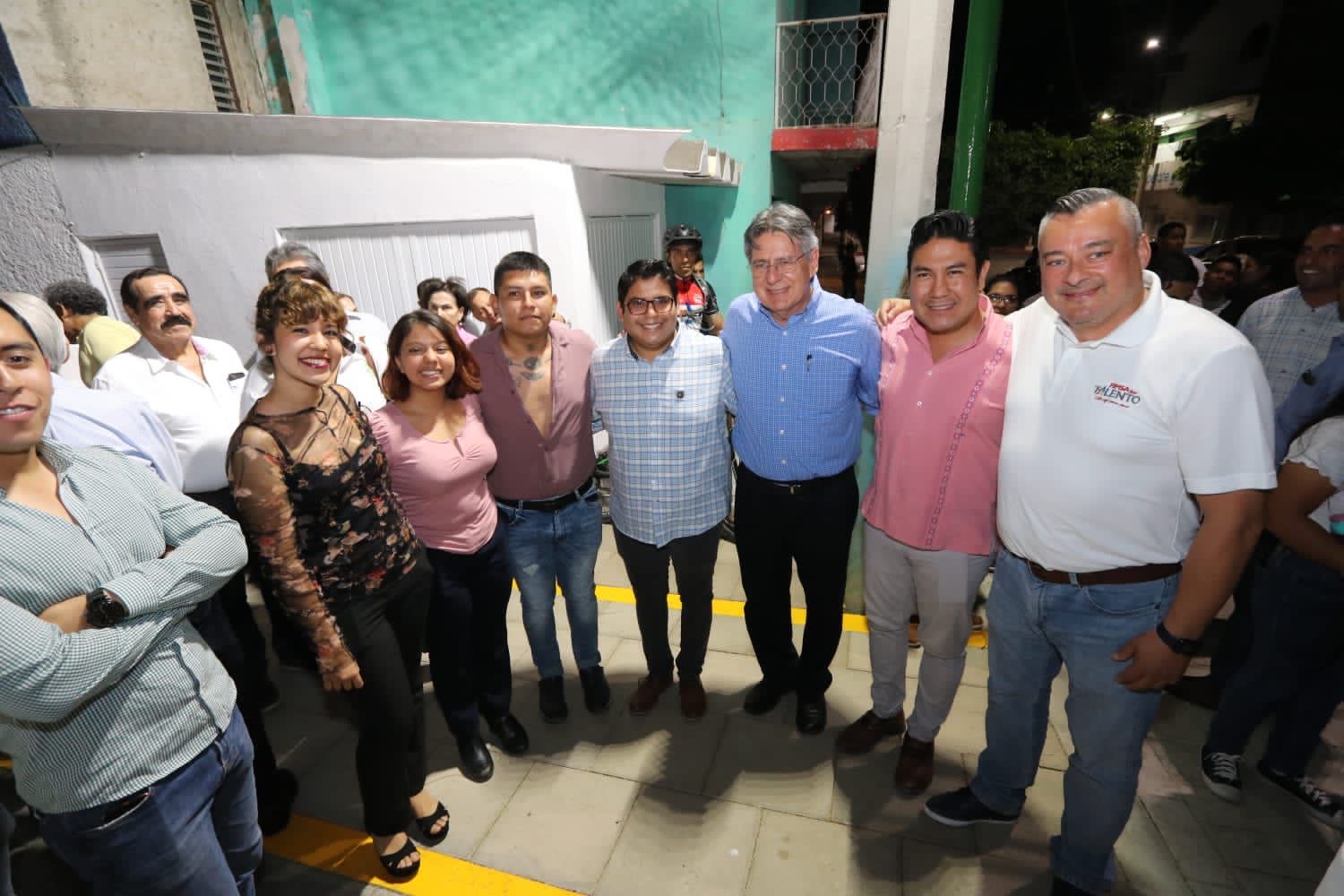 Inaugura Carlos Morales remodelación de la calle central