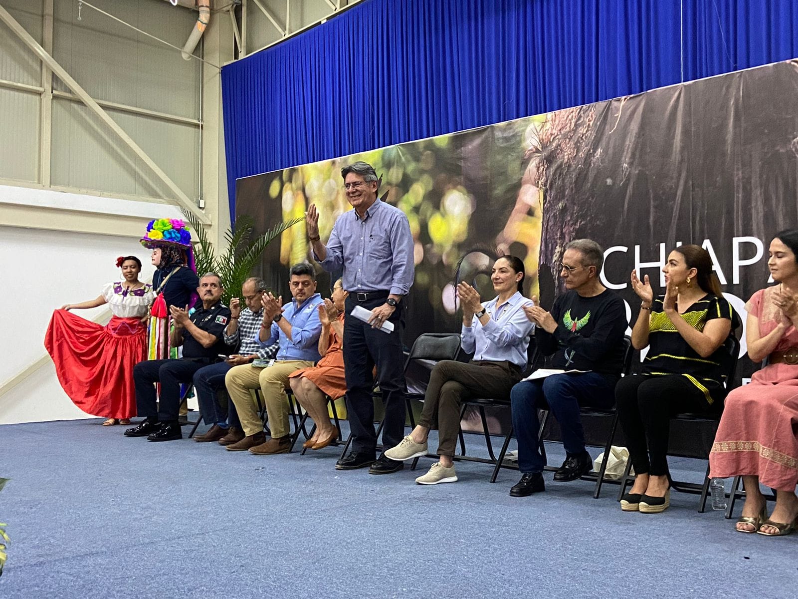 Carlos Morales asiste a la inauguración de la cuarta edición del Chiapas Birding and Photo Festival.