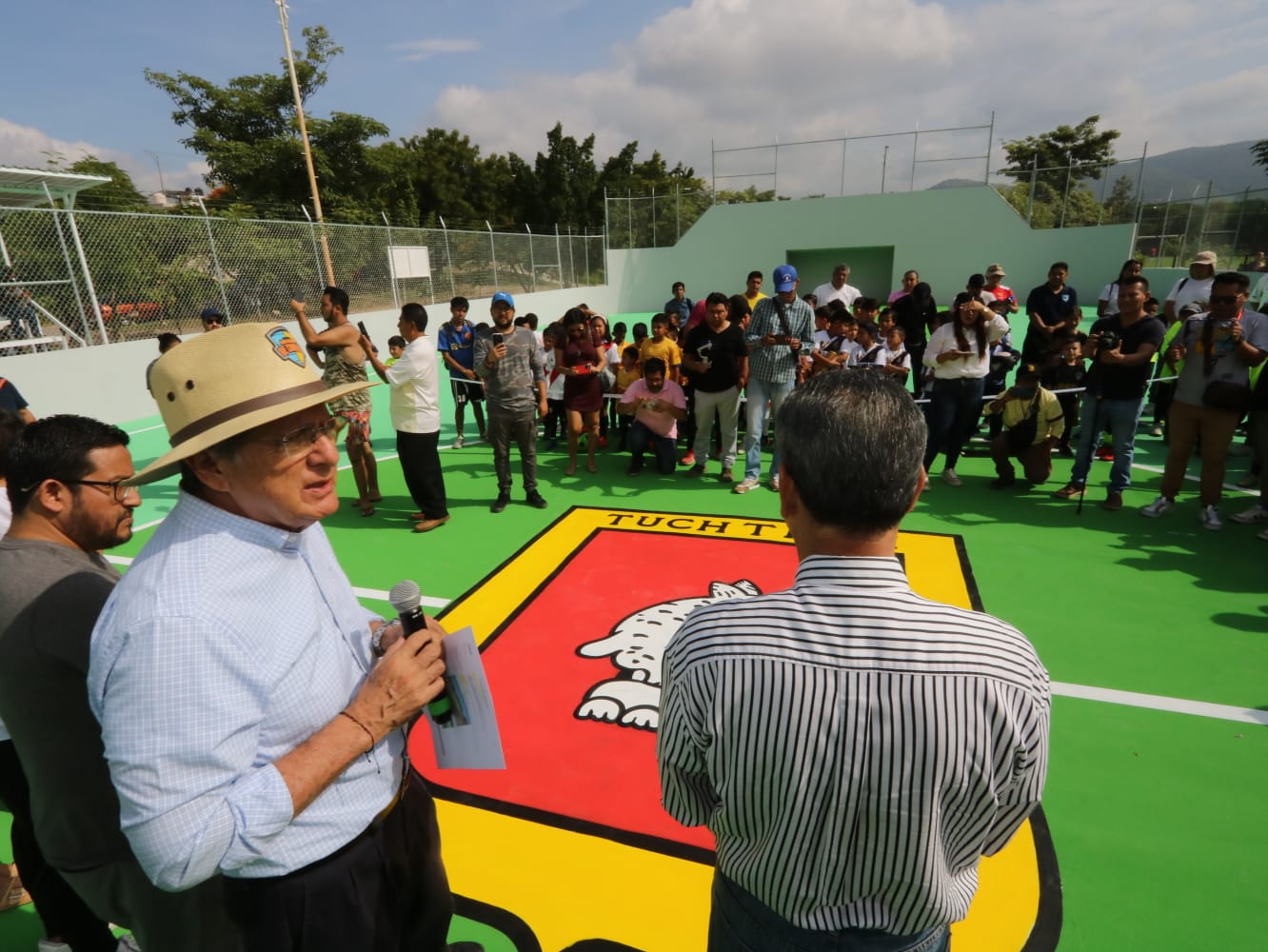 •Carlos Morales promueve un Estilo de Vida Saludable, con nueva cancha de futbol rápido