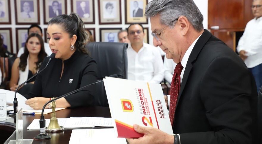 •Presentó Carlos Morales Vázquez el documento de su segundo Informe de Gobierno en sesión solemne de Cabildo.