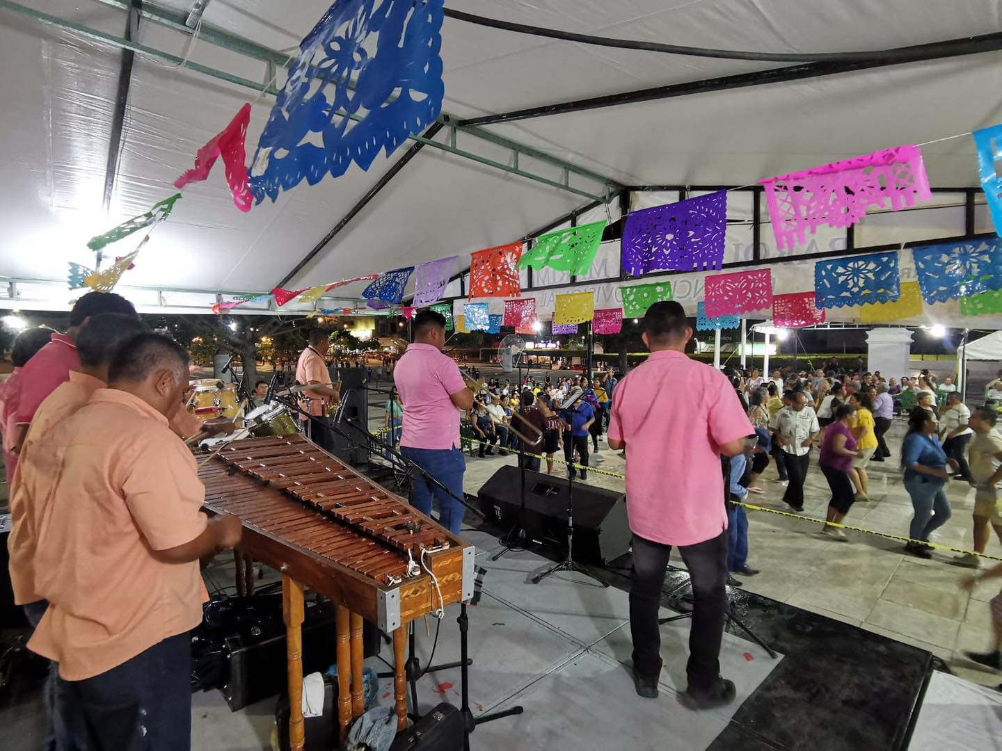 Audiciones de Marimba ubicado frente a Palacio Municipal de TGZ.