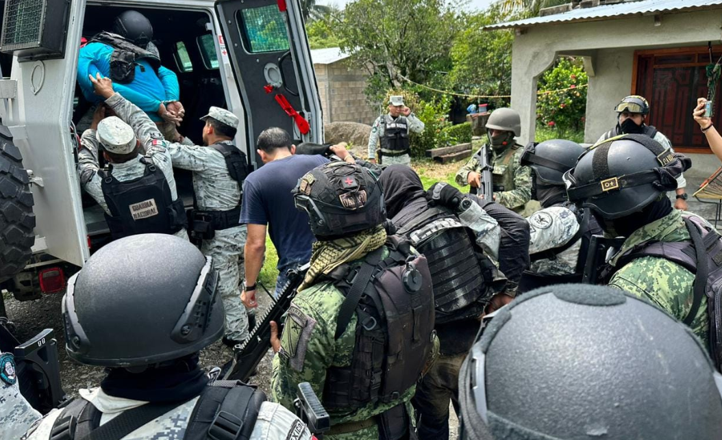 8 personas fueron liberadas por Fuerzas Armadas en Pichucalco, Chiapas; hay 5 detenidos.