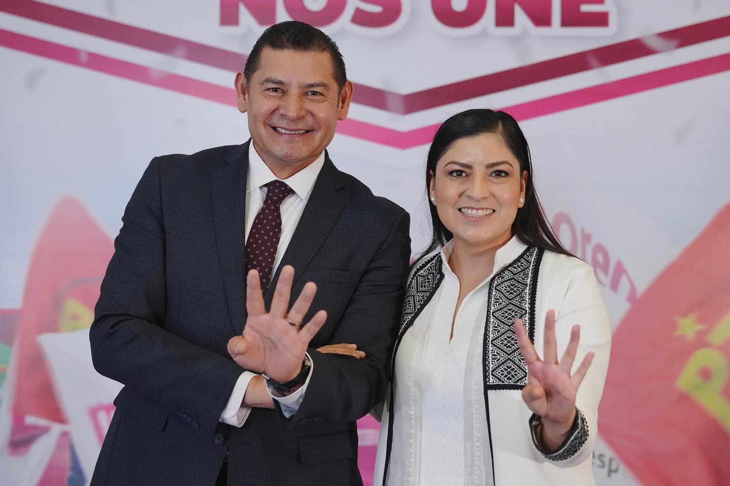 Hombre: Alejandro Armenta, Mujer: Claudia Rivera Vivanco para Puebla por MORENA: Mario Delgado