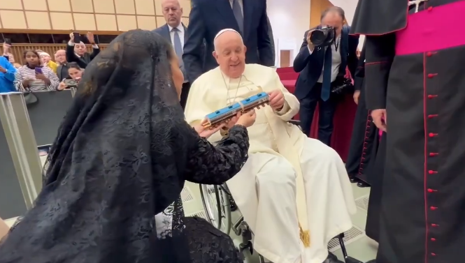 El papa Francisco recibe una carta de AMLO y bendice el Tren Maya