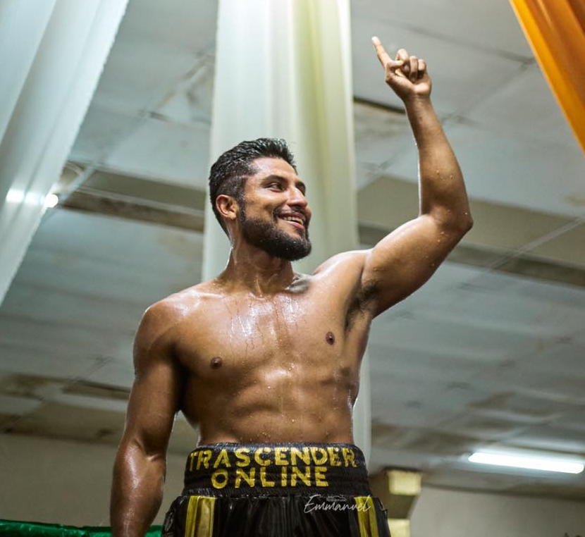 Brandon ‘El Pantera’ Cruz orgulloso boxeador chiapaneco ganó de manera contundente