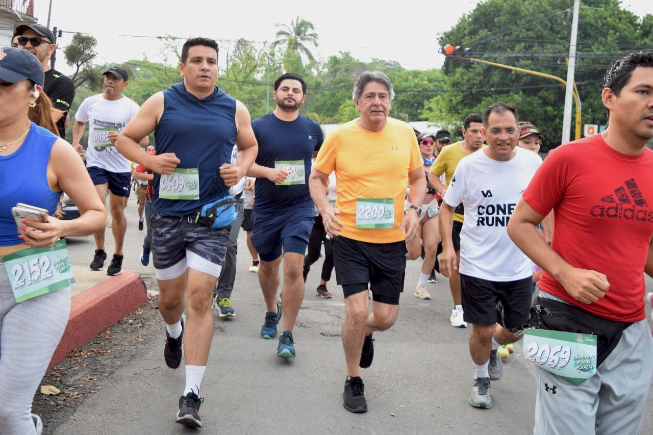 Carrera Corriendo por el Planeta