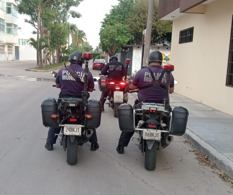 Realiza Policía Municipal barrido motorizado en colonias y parques de Tuxtla