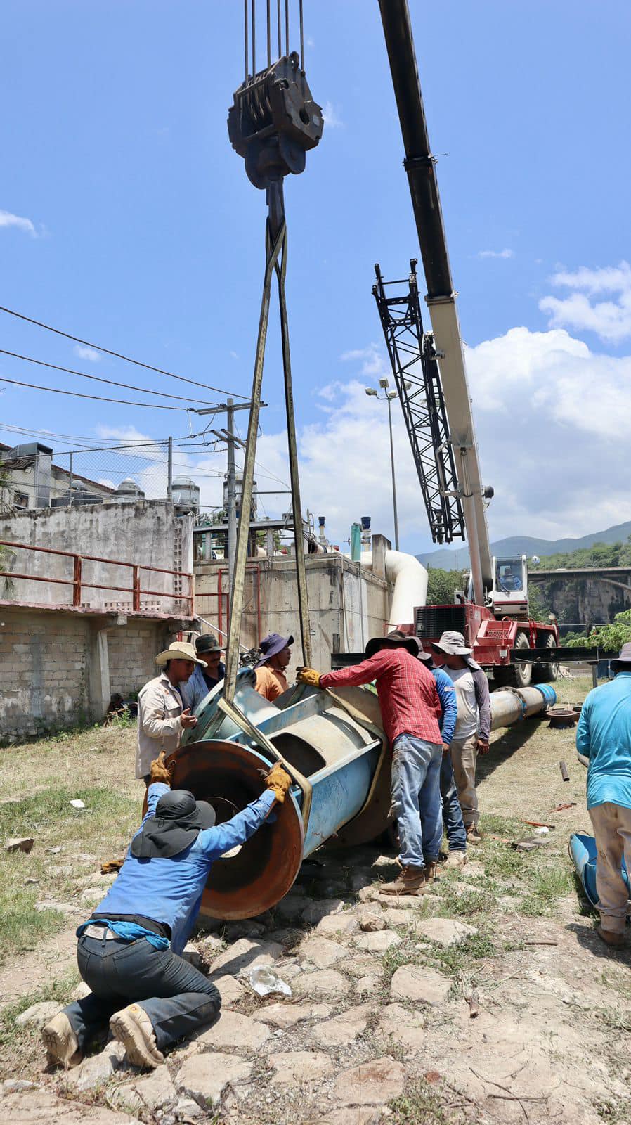 SMAPA Tuxtla realiza trabajos y maniobras de sustitución de 1 equipo de bombeo en la PB0