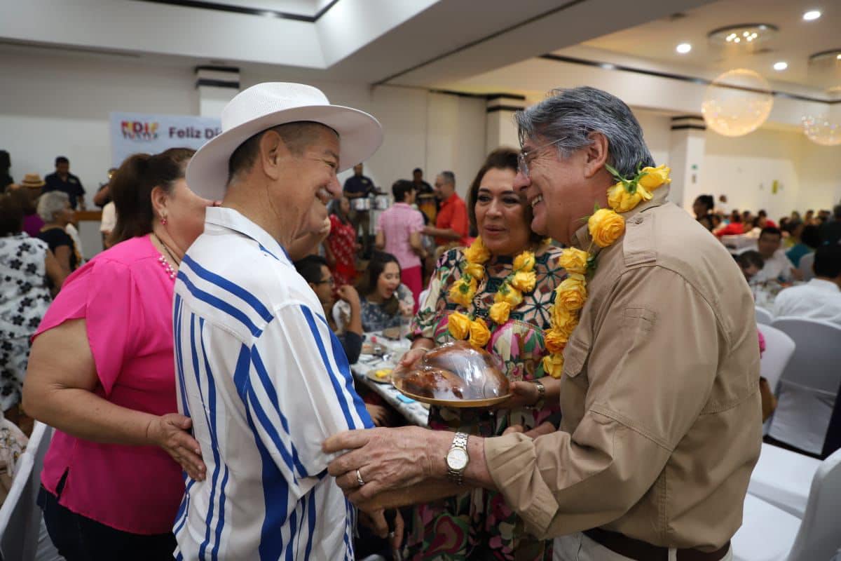 Festejo del Día del Abuelo en TGZ